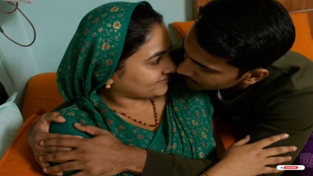 Desi Aunty Bed Romanse Kiss Viral Free Video