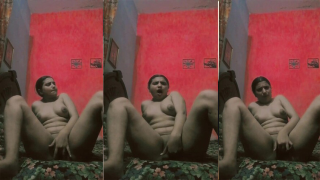 Pakistani Babe Ayesha – Masturbating For BF Viral Video